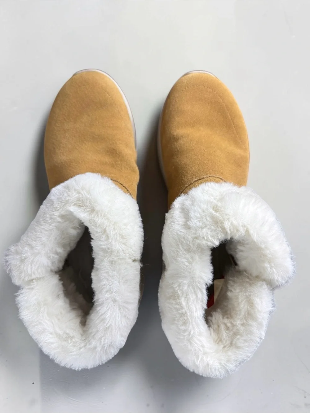 Skechers On-the-GO Joy-Bundle Up Boot GoGa Mat Insole Women’s Tan Suede Slip GUC